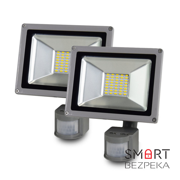 Комплект з двох LED-прожекторів Lightwell LW-20W-220PIR з датчиком руху