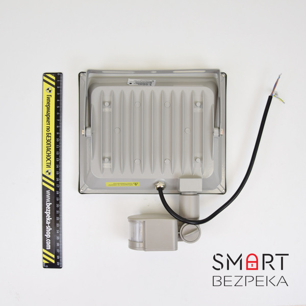 Комплект з двох LED-прожекторів Lightwell LW-50W-220PIR з датчиком руху