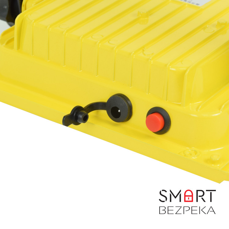 Комплект из двух переносных аккумуляторных LED прожектов Superfire FS1-A