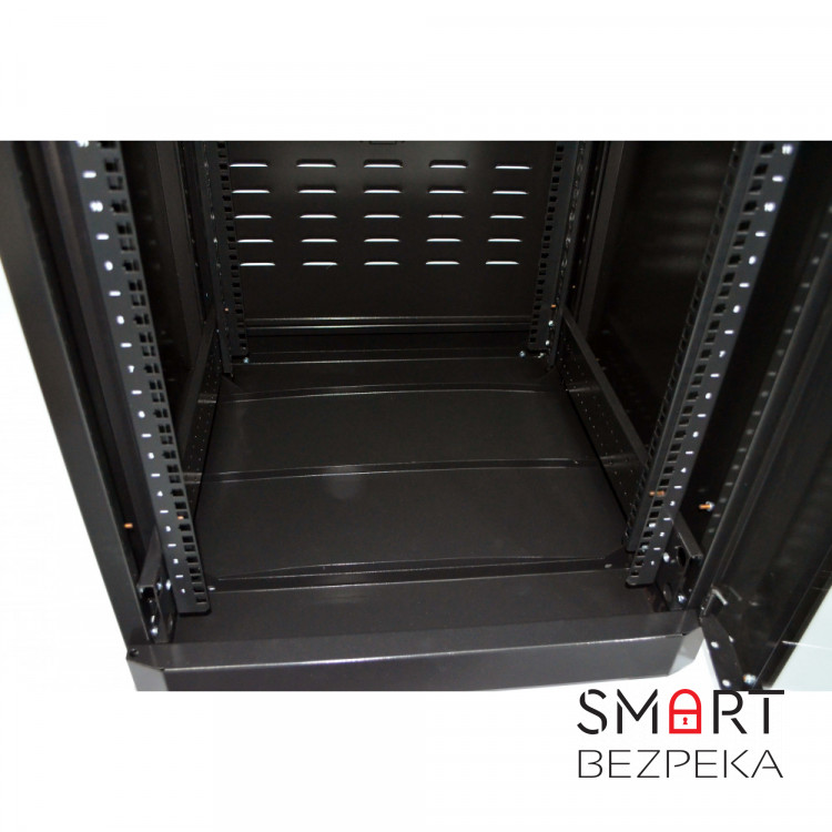 Шафа серверна CMS 18U 610 х 675 UA-MGSE1866MB для мережевого обладнання