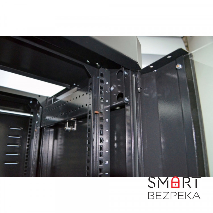Шафа серверна CMS 28U 610 х 675 UA-MGSE2866MB посилена для мережевого обладнання