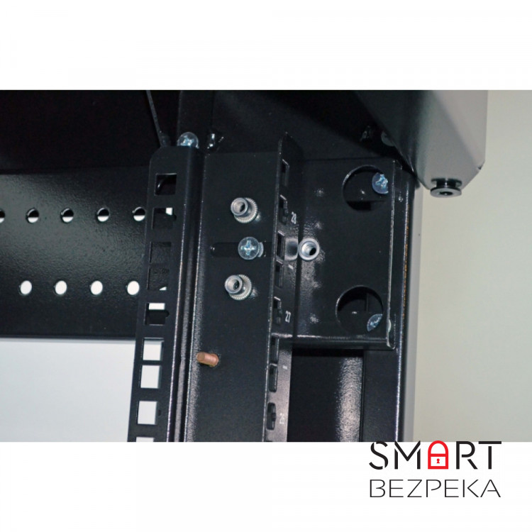 Шкаф серверный CMS 28U 610 х 675 UA-MGSE2866MB усиленный для сетевого оборудования