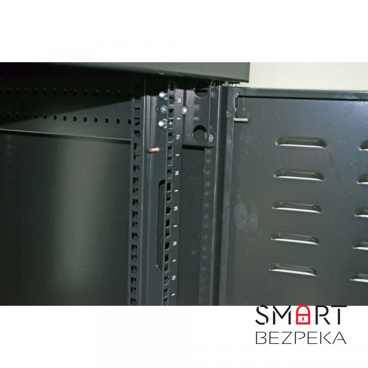 Шкаф серверный CMS 33U 610 х 1055 UA-MGSE33610MB усиленный для сетевого оборудования