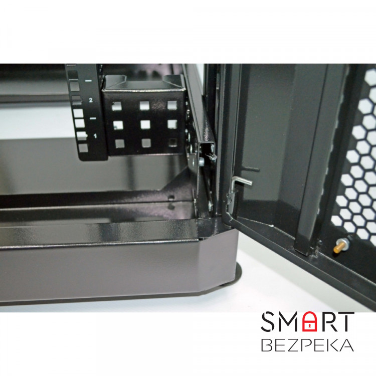 Шкаф серверный CMS 42U 800 х 865 UA-MGSE4288PB с перфорированной дверью для сетевого оборудования