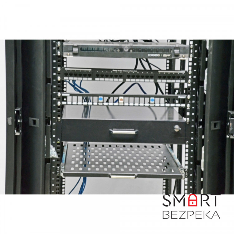 Боковой организатор кабеля с крышкой для шкафов CMS MGSE 42U, черный