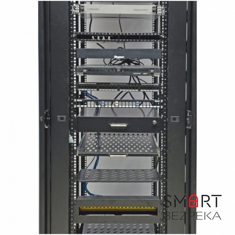 Боковий організатор кабелю з кришкою до шаф CMS MGSE 45U, чорний