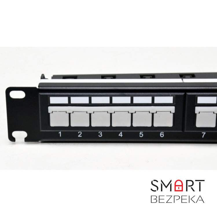 Патч-панель CMS 19" 24xRJ-45 UTP, кат. 6a з організатором кабелю і пластиковими шторками