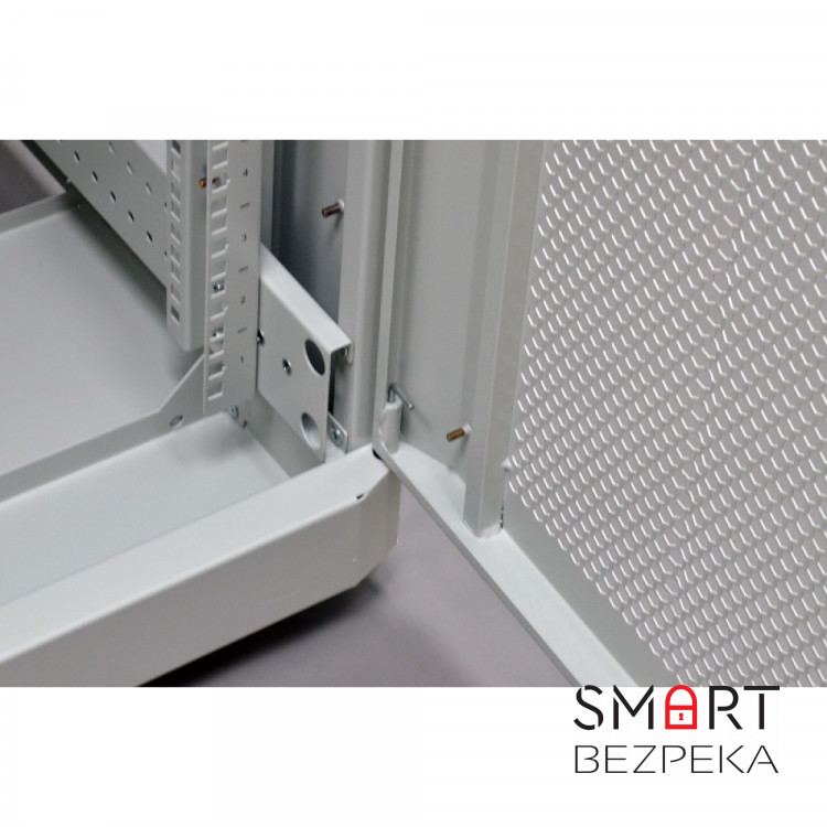 Шафа серверна CMS 42U 610 х 865 UA-MGSE4268MPG посилена з перфорованими дверима для мережевого обладнання